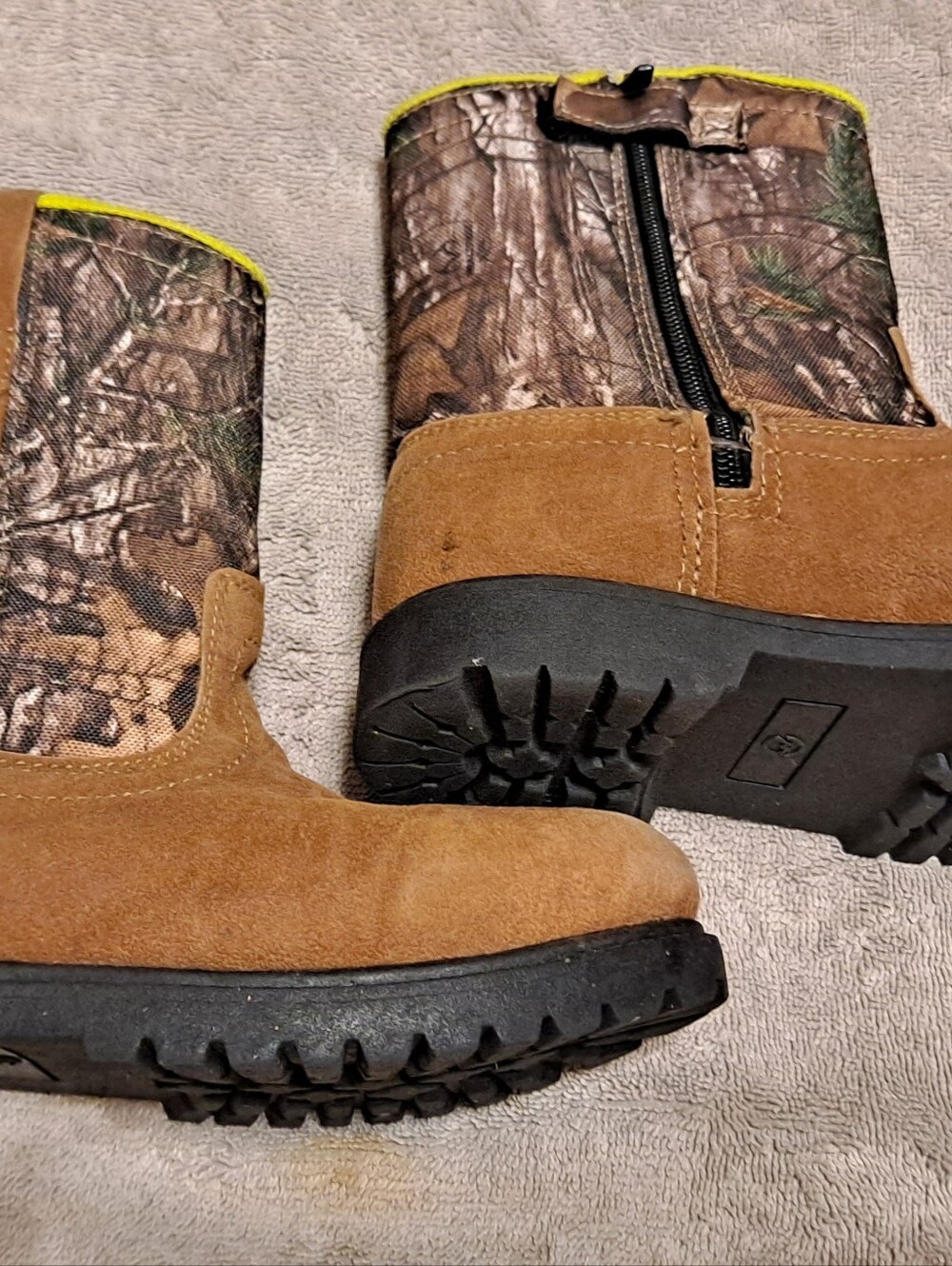 Magellan Youth Camo Boot Sz 2D - Picture 2 of 5